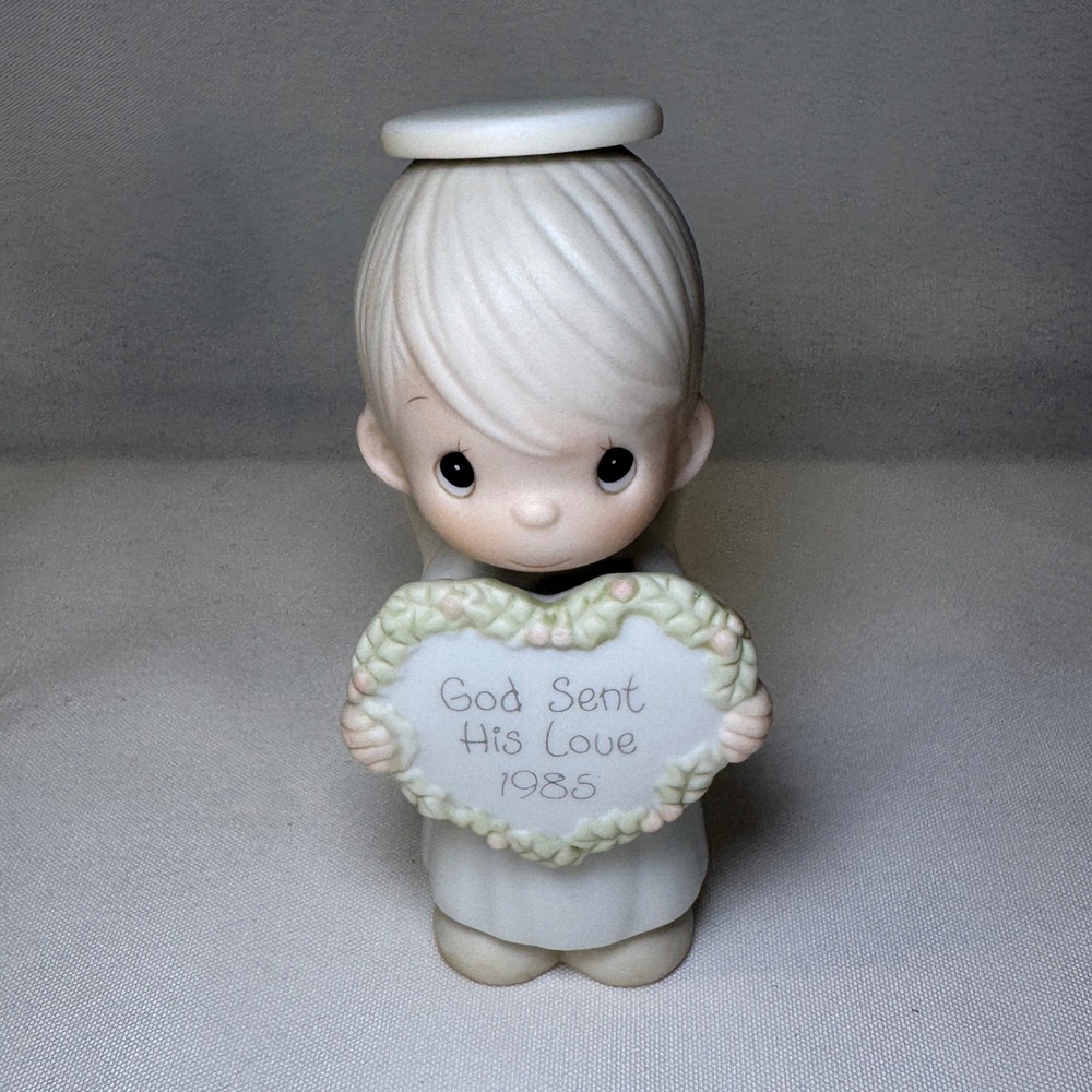 Precious Moments 1985 Annual Edition Angel God Sent His Love Figurine 15881